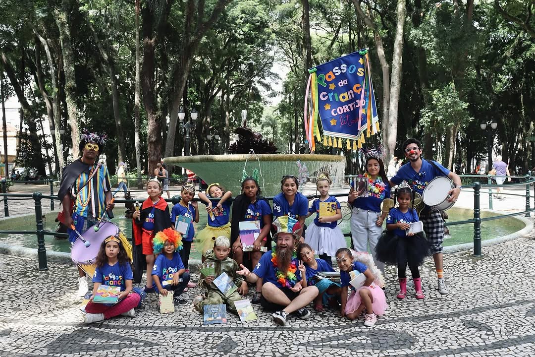Participantes da ONG Passos da Criança que atendem a comunidade da Vila Torres