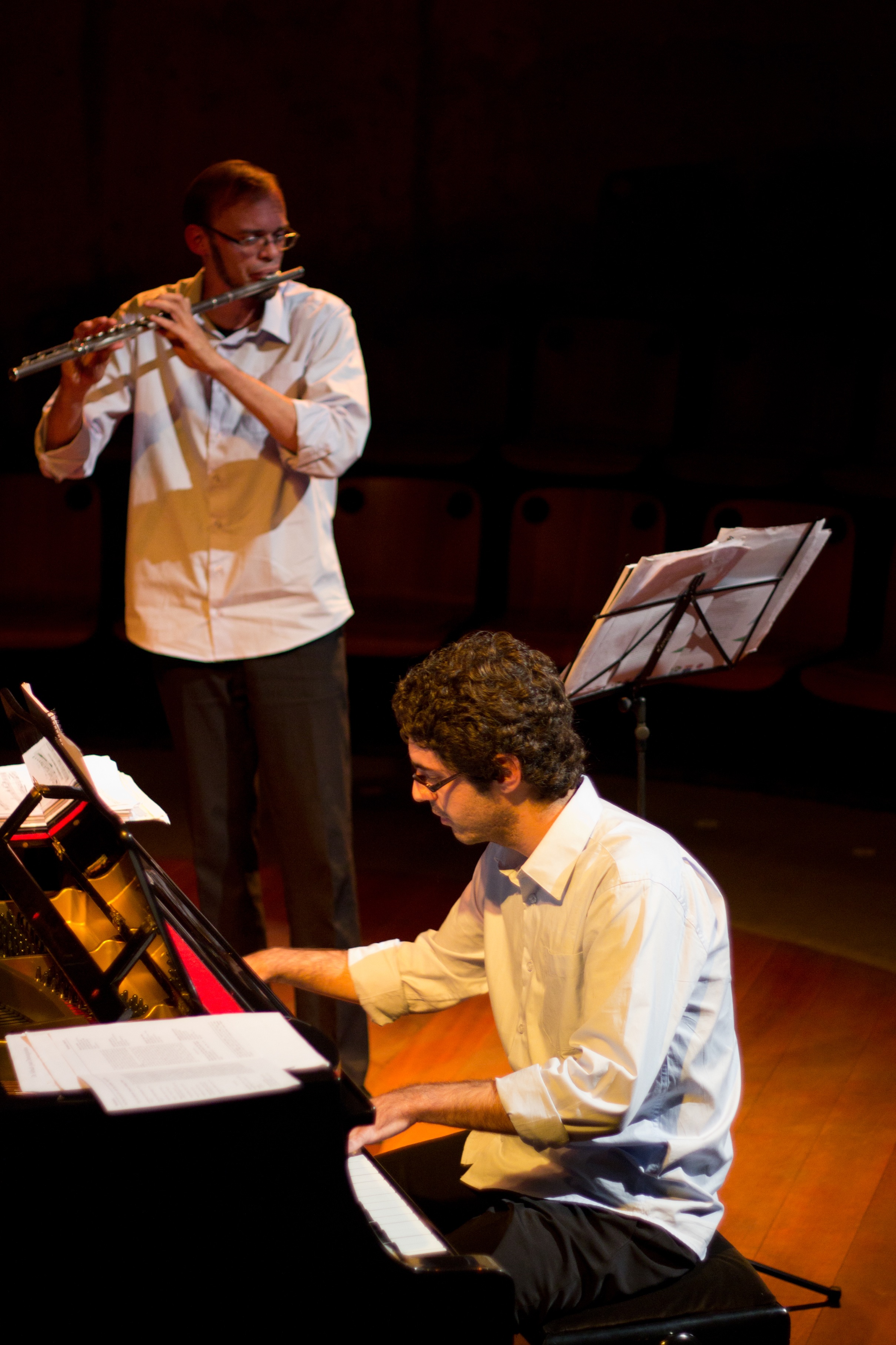 Duo instrumental presta homenagem a Debussy na Biblioteca Pública