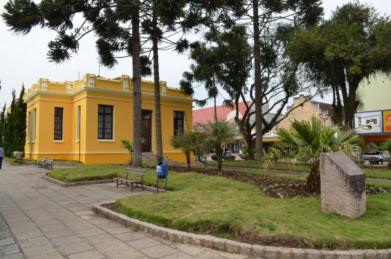 Biblioteca Pública Municipal Sharffenberg de Quadros