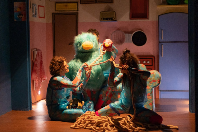 NO ARMÁRIO NÃO CABE NINGUÉM