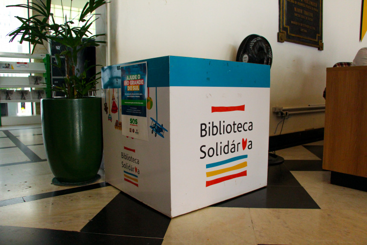 Caixa de doação para o RS