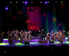 Apresentação do Concerto das Rosas no teatro Guaíra