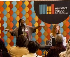 Estante Afro — Maria Águeda