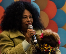 Estante Afro — Maria Águeda