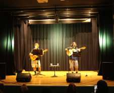 Apresentação de estreia do Cante com Livros