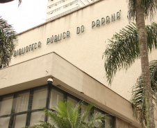 Fachada da Biblioteca Pública do Paraná
