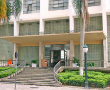 Fachada da Biblioteca Pública do Paraná