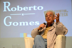 O conhecimento de Roberto Gomes