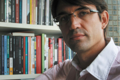 O diretor da Biblioteca Pública do Paraná e editor do jornal Rascunho falará sobre o papel da biblioteca na atualidade e os desafios no Paraná.