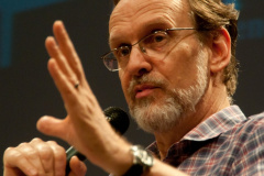 Durante a Oficina na BPP, Fischer passará pelas história da crítica brasileira, traçando um panorama desde os antigos suplementos até as atuais cadernos de cultura. 