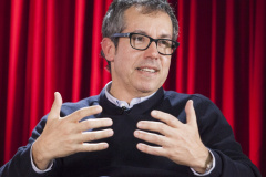 Carvalho revelou que leu pouco na infância, os pais não tiverem grandes bibliotecas em casa e ele só se interessou por literatura após os 20 anos. 