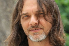 O músico e escritor carioca Marcos Assumpção apresenta, no Auditório Paul Garfunkel, o show “A Flor de Florbela”, com sonetos musicados da poetisa portuguesa Florbela Espanca.