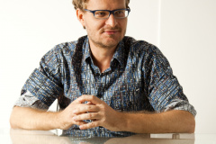 Backes é mestre em Literatura Brasileira pela UFRGS e doutor em Germanística e Romanística pela Universidade de Friburgo em Brisgóvia, na Alemanha.