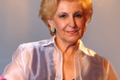 Orly Bach é cantora e empresária