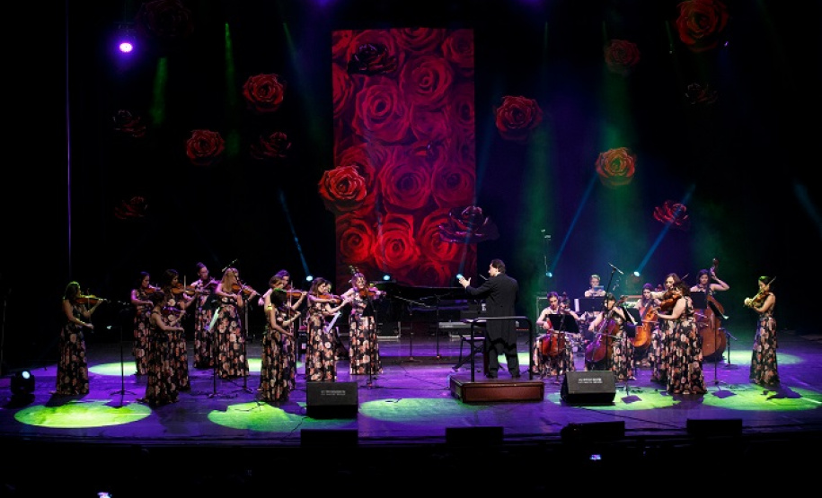 Apresentação do Concerto das Rosas no teatro Guaíra
