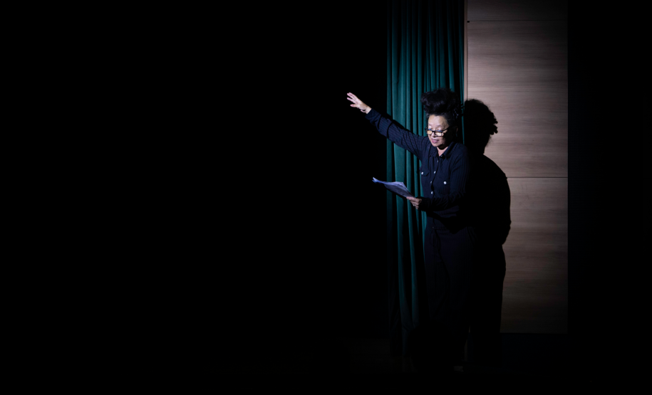 Leitura Pública “Outras falas: a voz das mulheres na literatura paranaense”, com Nena Inoue Dirigida por Carmen Jorge