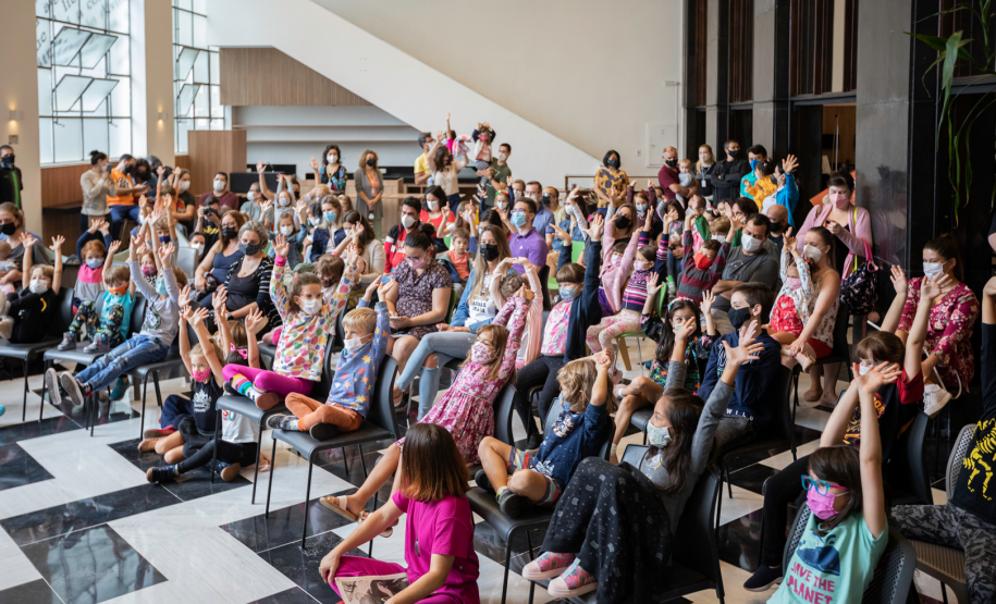 Contação de histórias, com Flávia Scherner (Fafá Conta)