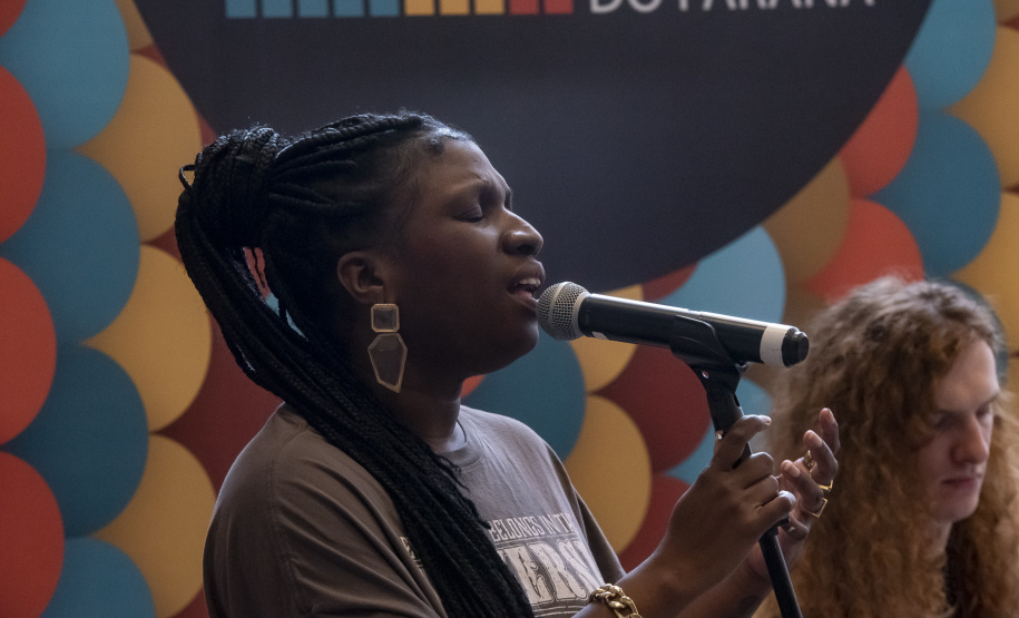 Estante Afro — Maria Águeda