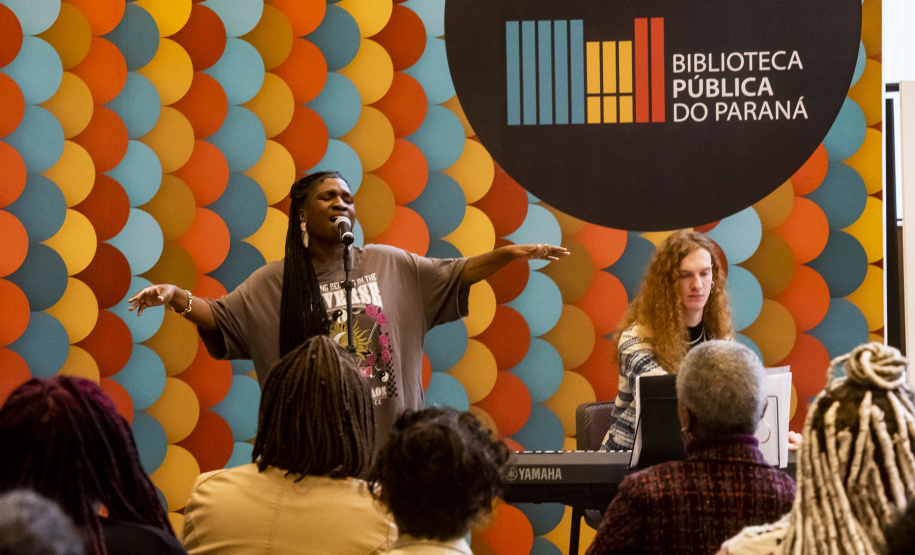 Estante Afro — Maria Águeda