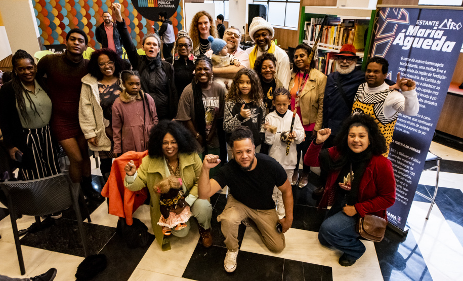 Estante Afro — Maria Águeda