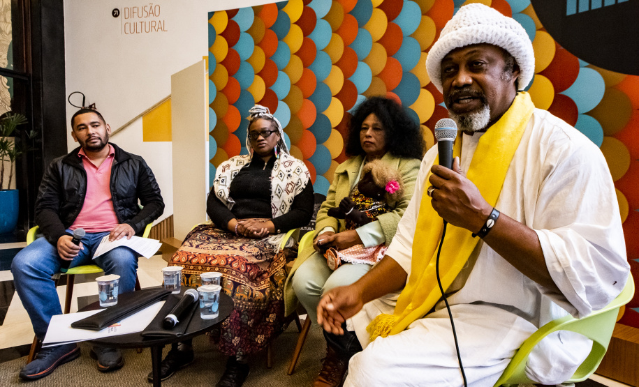 Estante Afro — Maria Águeda