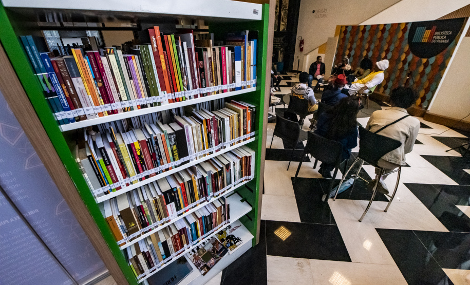 Estante Afro — Maria Águeda