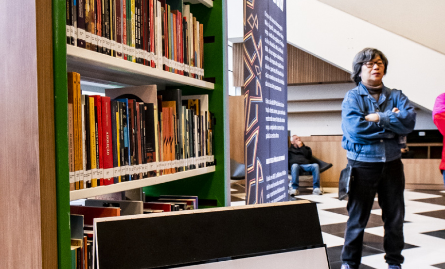 Estante Afro — Maria Águeda