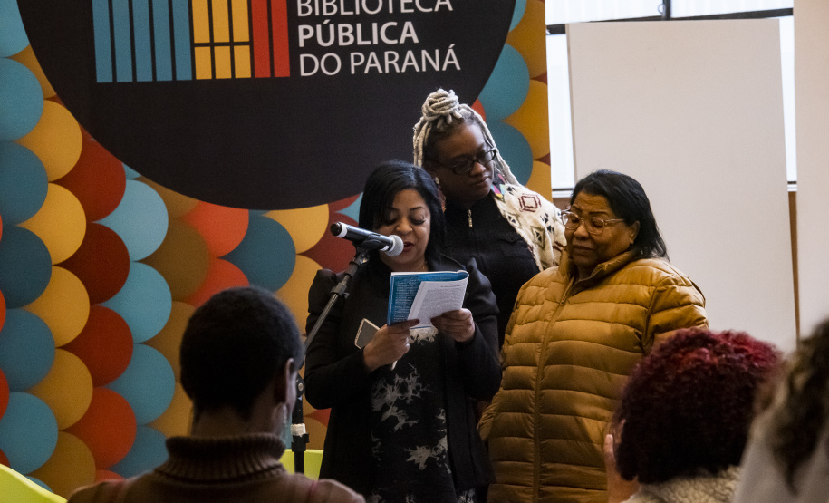 Estante Afro — Maria Águeda