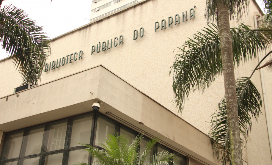 Fachada da Biblioteca Pública do Paraná