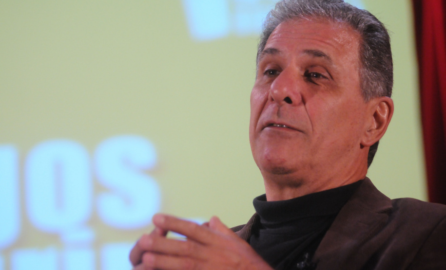 Um Escritor na Biblioteca - Domingos Pellegrini