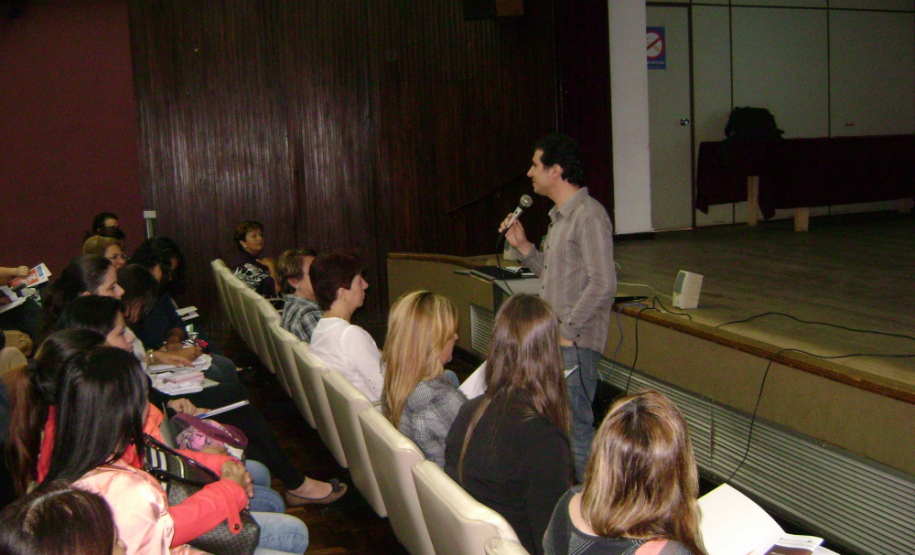 Cléber Fabiano interage com a platéia