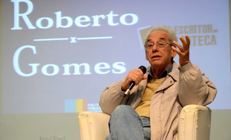 O conhecimento de Roberto Gomes