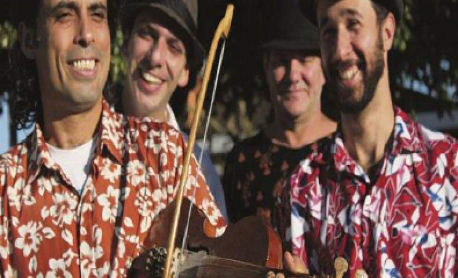 Especializado em ritmos como xote, baião, maracatu e samba, o “Forró de Rabeca” existe desde 2007, idealizado pelo rabequeiro Carlos Ferraz.