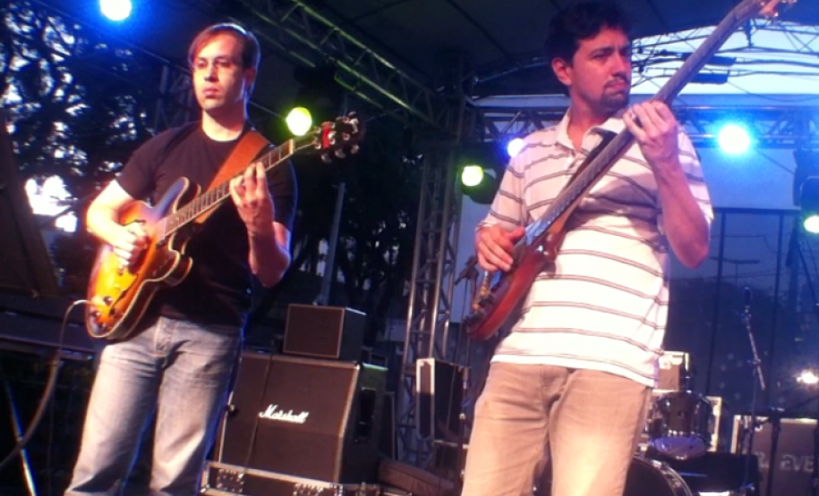 Músicos Flávio Lira e Rodrigo Simões tocam clássicos da MPB nesta sexta-feira Músicos Flávio Lira e Rodrigo Simões tocam clássicos da MPB nesta sexta-feira