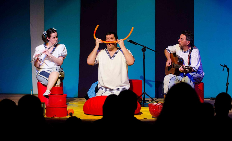 Aventuras Musicais apresenta o espetáculo “Histórias que o vento contou” Aventuras Musicais apresenta o espetáculo “Histórias que o vento contou”