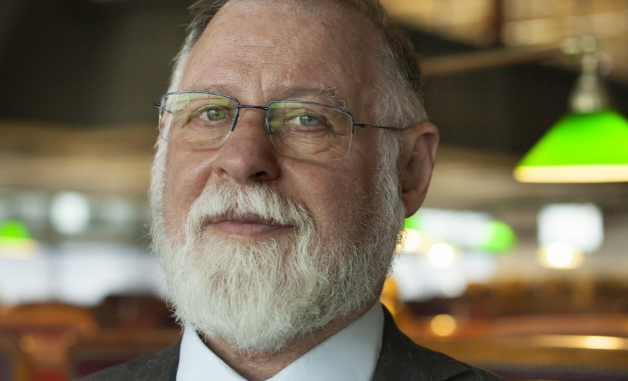 Manguel adiado Manguel adiado