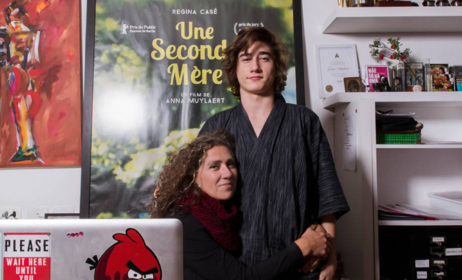 Anna Muylaert e o filho mais novo, Joaquim, de 17 anos,
com quem mora no Alto da Lapa, em São Paulo.