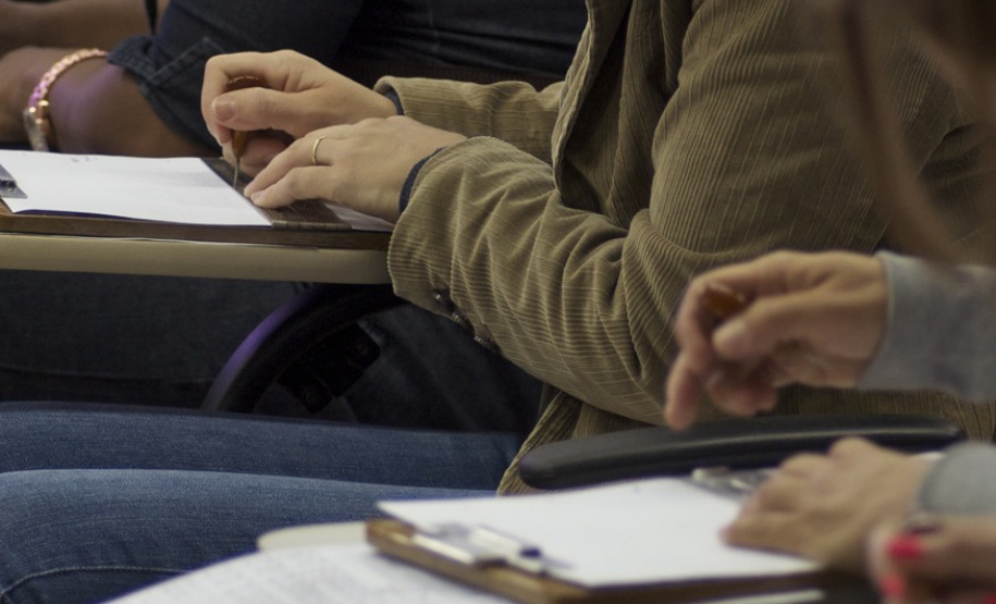 Biblioteca promove lançamento de livro sobre pessoas com deficiência visual