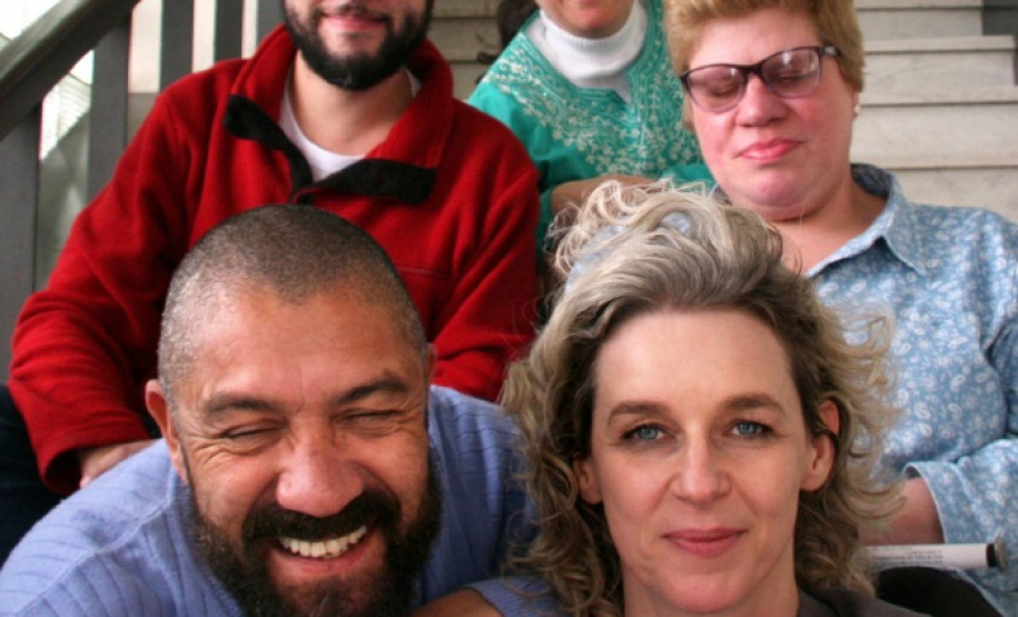 Foto tirada em julho de 2017 na escadaria da Biblioteca Publica do Paraná. Fazem parte do grupo: Wagner, Isabel, Adriana, Juliana, Antônio e Anastácio que não aparece na foto