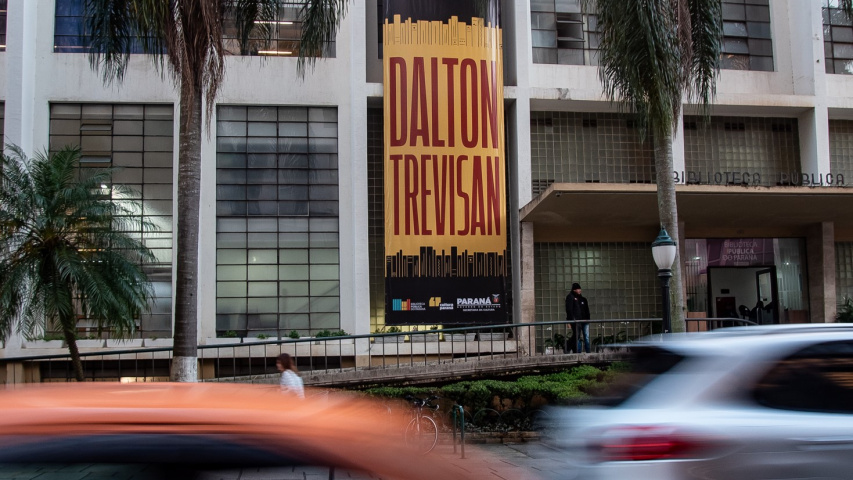 Banner comemorativo de 100 anos de Dalton Trevisan